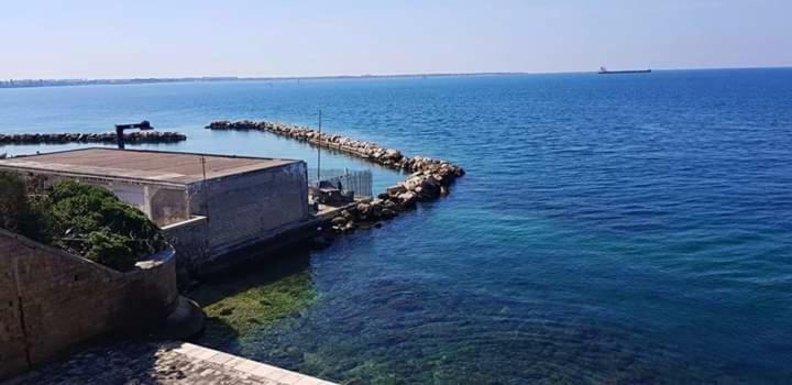 Отель Al Molo Sant'Eligio Таранто Экстерьер фото